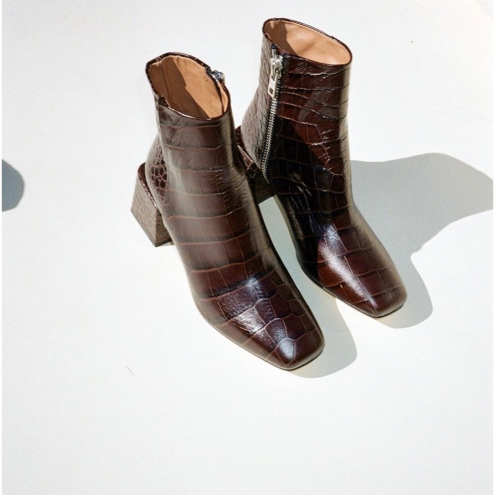 LOQ Crocodile Booties